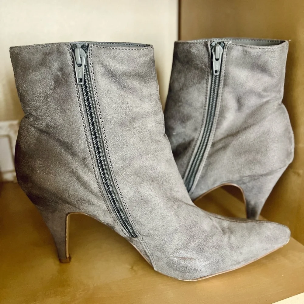 Carlos by Carlos Santana Mandarin Booties Gray Faux Suede Pointed Toes size 11 - Picture 6 of 10